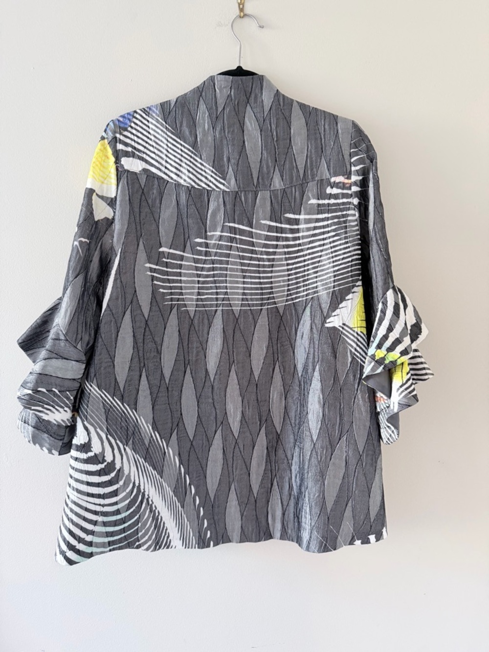 Gray Abstract Print Zip-Front Ruffle Sleeve Top - Picture 2 of 3